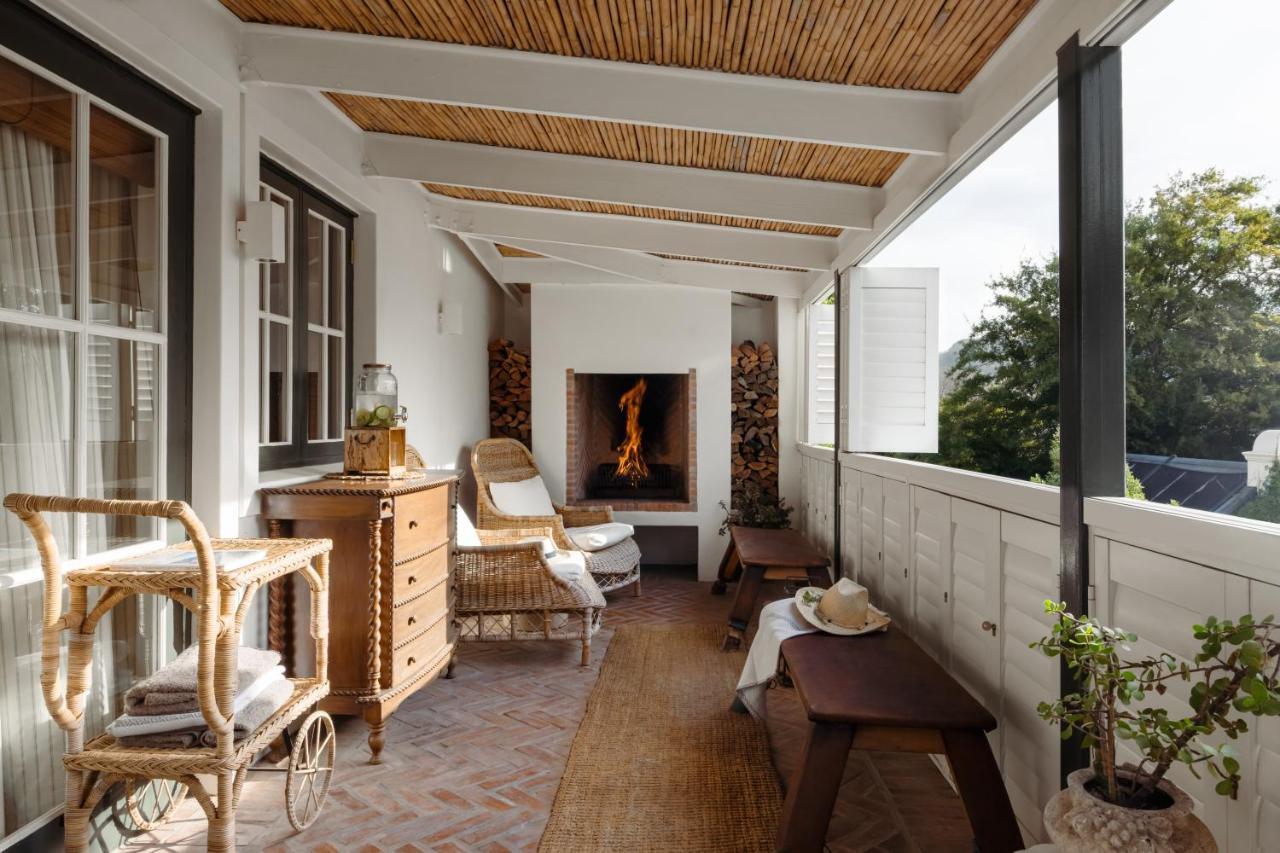 Studio Balcony