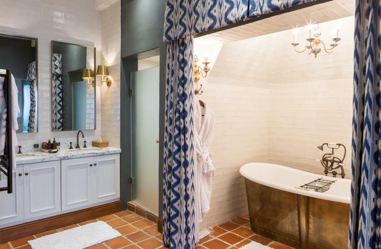Deluxe King Suite
